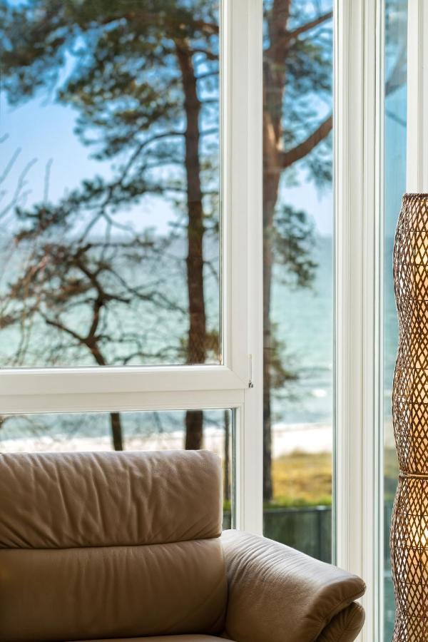Helene Mit Meerblick In Lage - Seemöwe Mit Strandkorb Am *