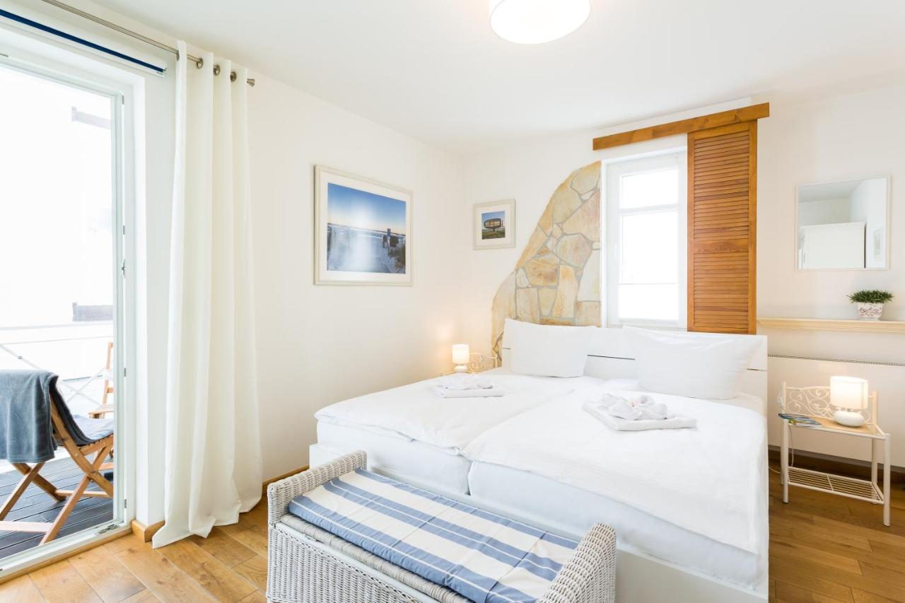 Apartment Helene Mit Meerblick In Lage - Seemöwe Mit Strandkorb Am *